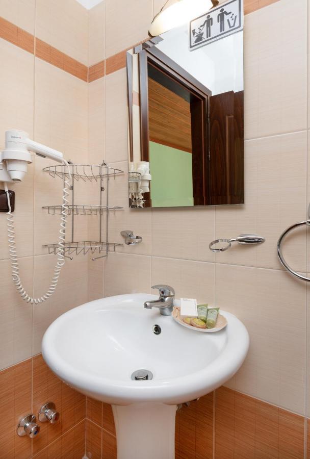 Limnaio Hotel Chrysohorafa ภายนอก รูปภาพ